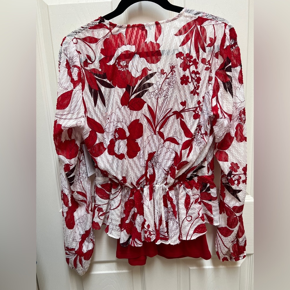 ❤️ NWOT! Guess Red Floral Blouse - Picture 3 of 8
